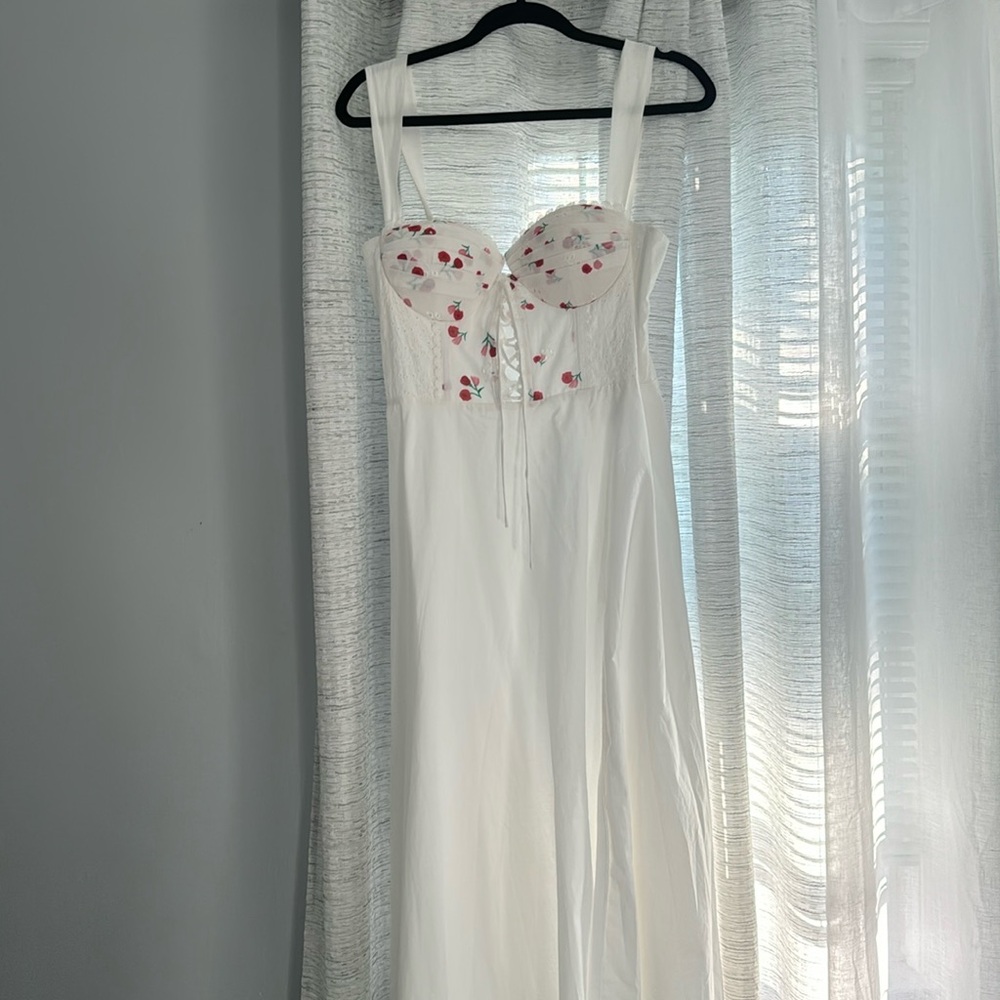 Corset lace up style top dress w: flower detail.